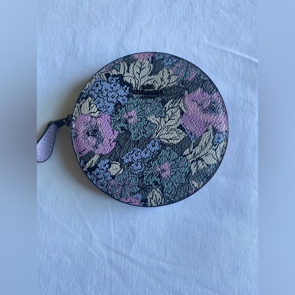 COACH LILAC/MULTI FLORAL ZIP ROUND HERITAGE COIN CASE